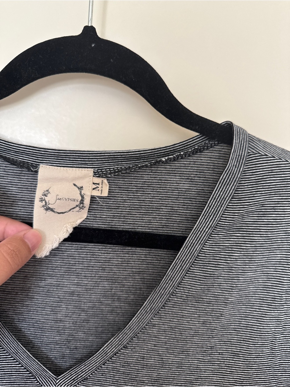 Gray Graphic V-Neck Tee "It's All Happening" - Picture 3 of 5